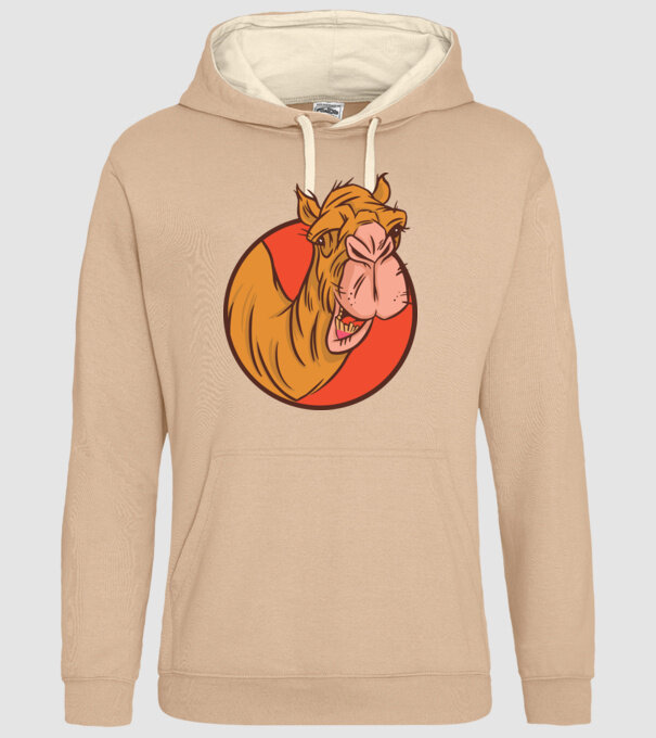 Cămilă model nisipiu pe tricou