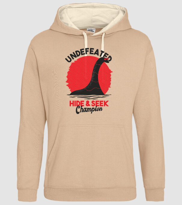 Undefeated Hide & Seek Champion model nisipiu pe tricou