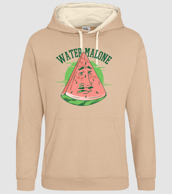 Water Malone model nisipiu pe tricou