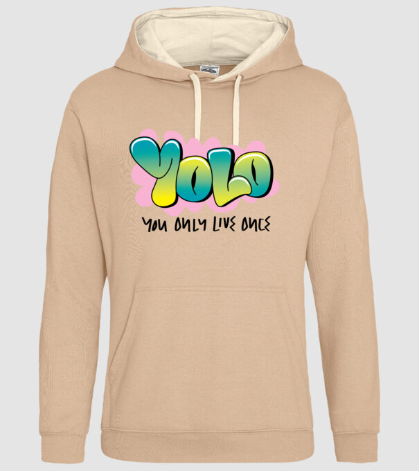 YOLO - You only live once model nisipiu pe tricou