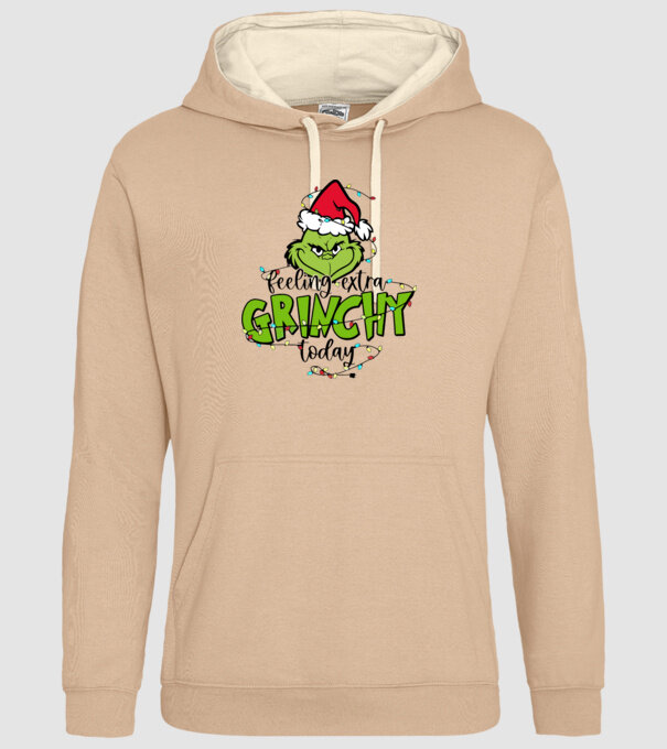 Feeling extra Grinchy today model nisipiu pe tricou