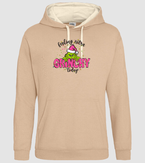 Feeling extra Grinchy today model nisipiu pe tricou