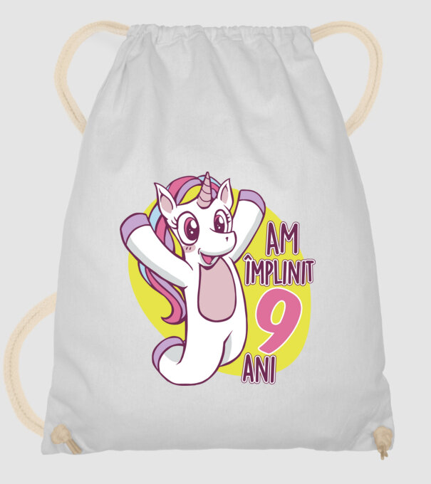 Am împlinit 9 ani model alb pe tricou