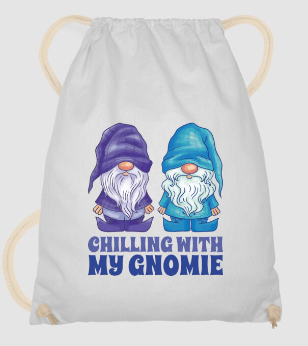 Chilling with my Gnomie model alb pe tricou