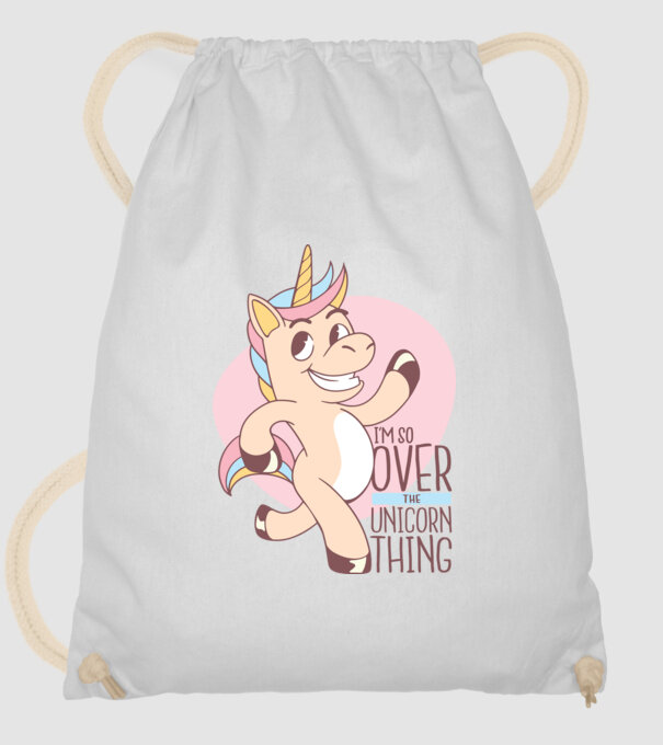 Am trecut de mult peste perioada de Unicorn model alb pe tricou