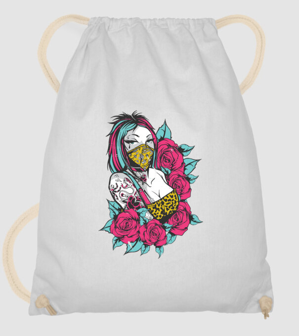 Fată tatuată model alb pe tricou