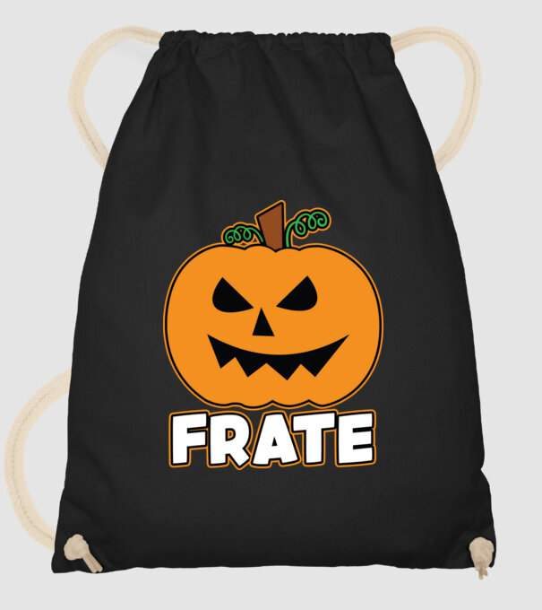 frate model negru pe tricou