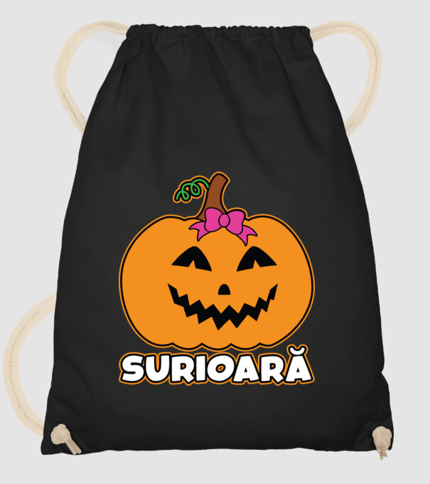 surioară model negru pe tricou
