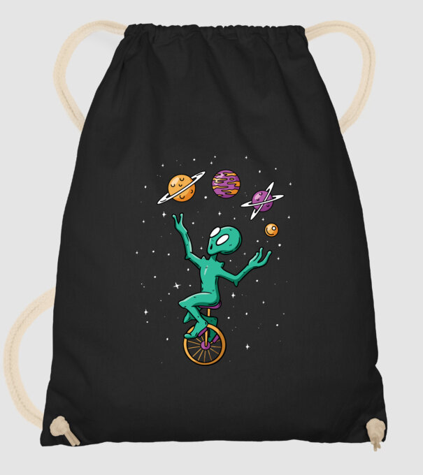 Jongler Alien model negru pe tricou