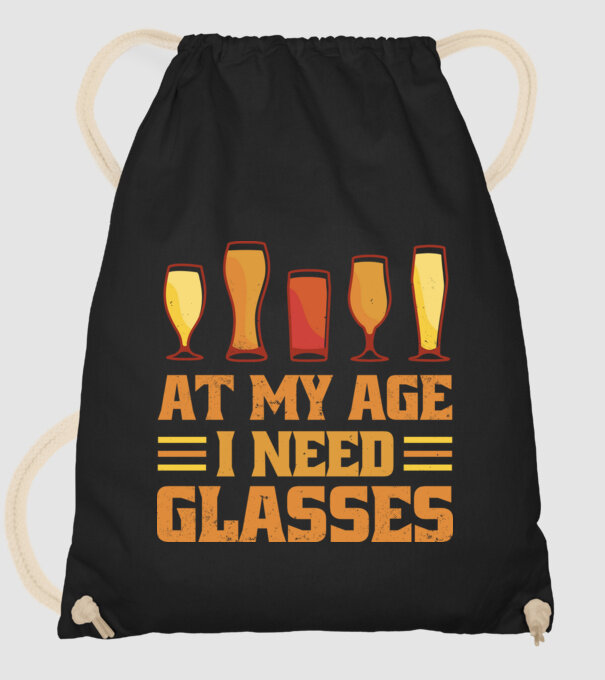 At my age i need glasses model negru pe tricou
