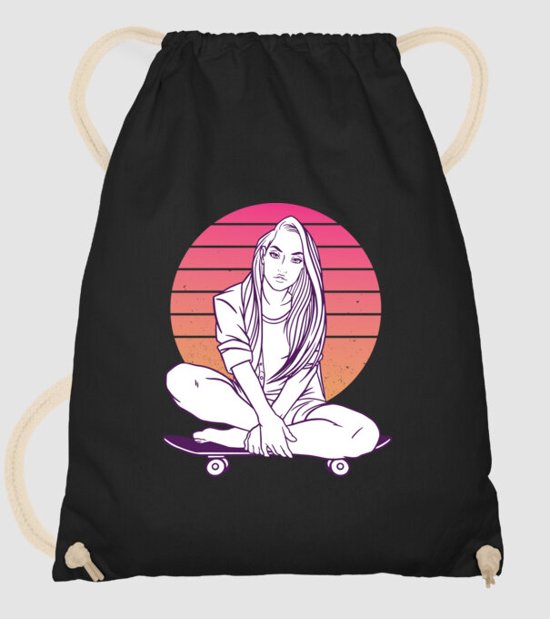 Fată Skateboarder model negru pe tricou