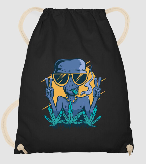 Alien drogat model negru pe tricou