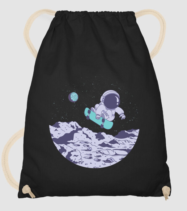 Astronaut Skateboarder model negru pe tricou