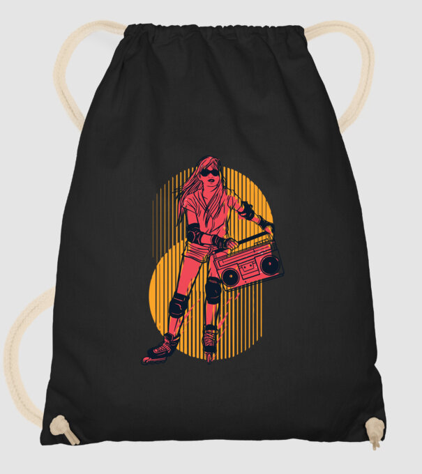 Fată skate model negru pe tricou