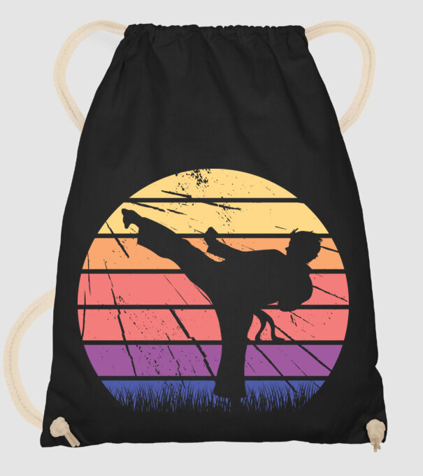 Karate Retro model negru pe tricou