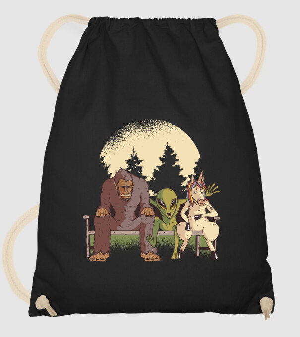 Creaturi mitice model negru pe tricou