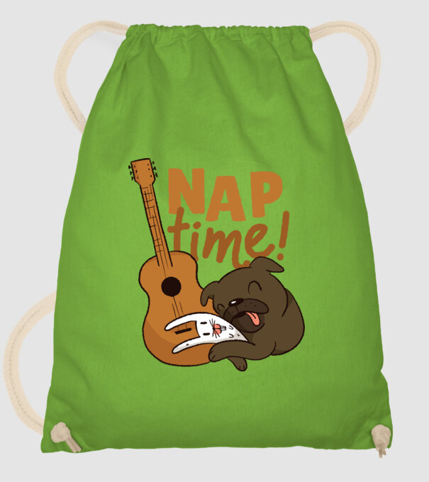 Timp pentru siestă - mops drăguț cu iepuraș și chitară model verde de măr pe tricou