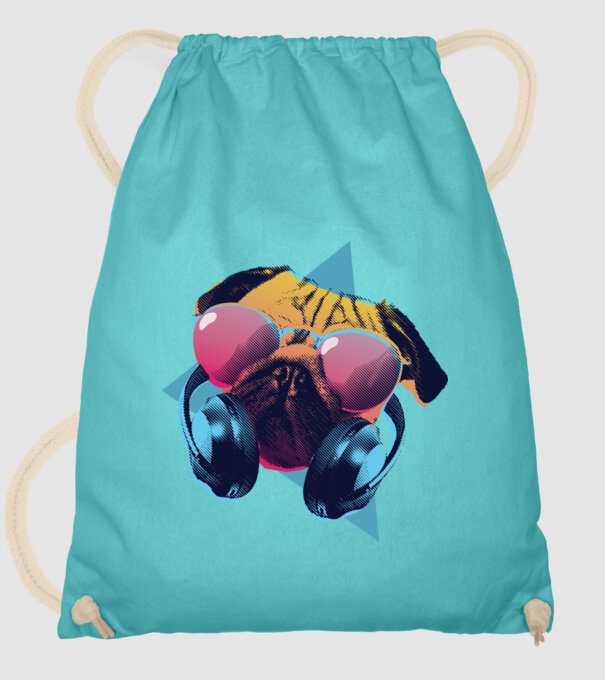 Mops cu căști model turcoaz pe tricou
