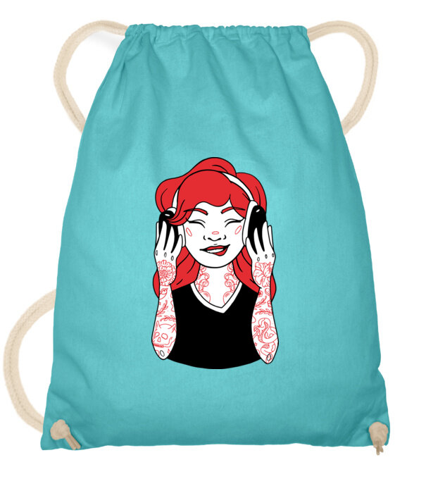  model  pe tricou