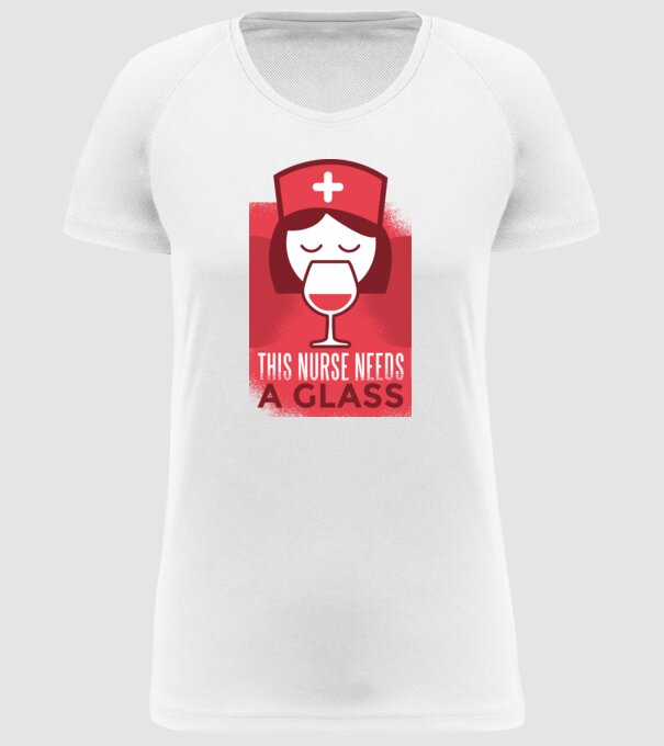 Această asistentă are nevoie de un pahar de vin model alb pe tricou