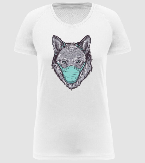  model alb pe tricou
