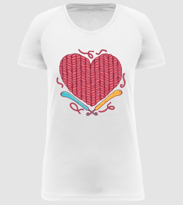 Croșetat inimă model alb pe tricou