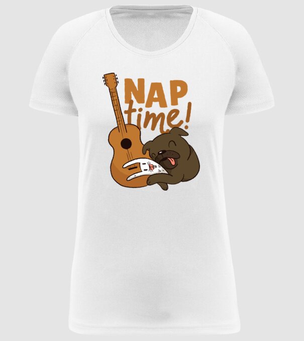 Timp pentru siestă - mops drăguț cu iepuraș și chitară model alb pe tricou