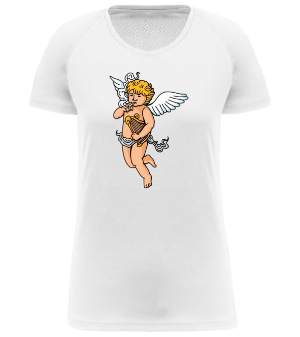  model  pe tricou