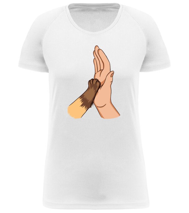 model  pe tricou