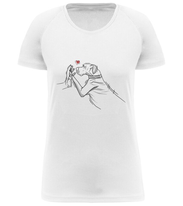  model  pe tricou