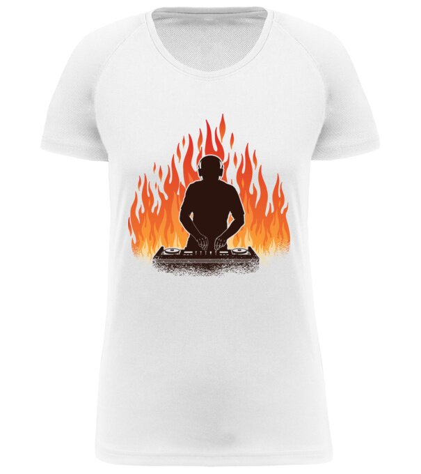  model  pe tricou