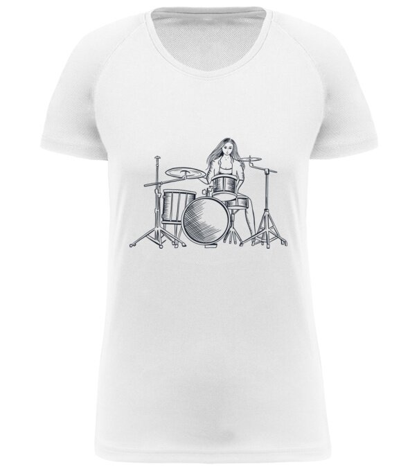  model  pe tricou