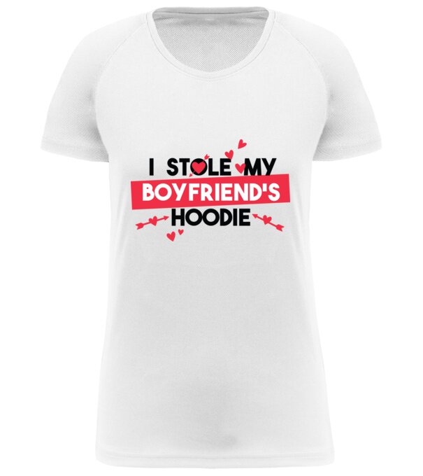  model  pe tricou