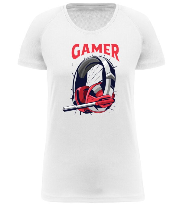  model  pe tricou