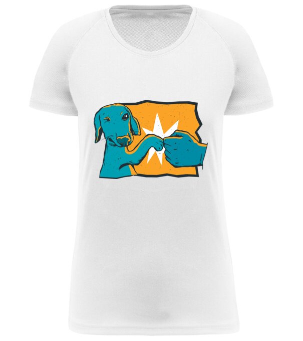  model  pe tricou