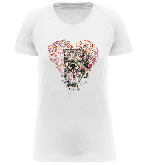  model  pe tricou