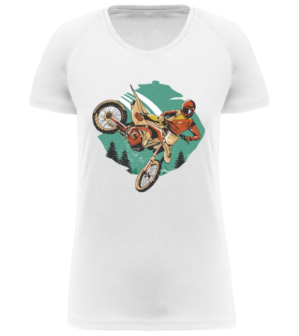  model  pe tricou