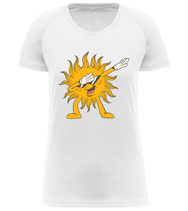  model  pe tricou