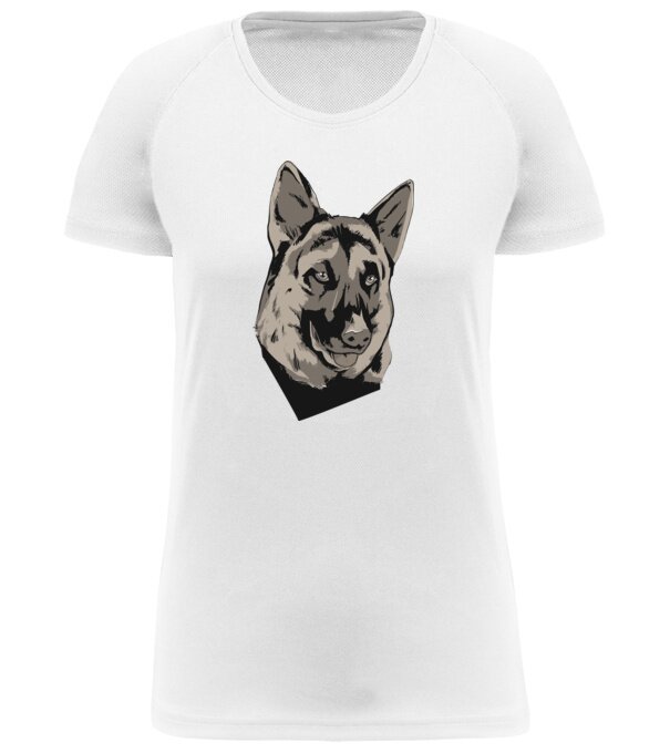  model  pe tricou