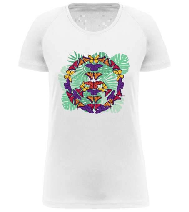  model  pe tricou