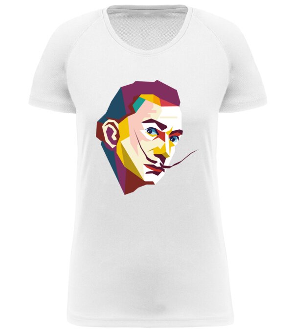  model  pe tricou