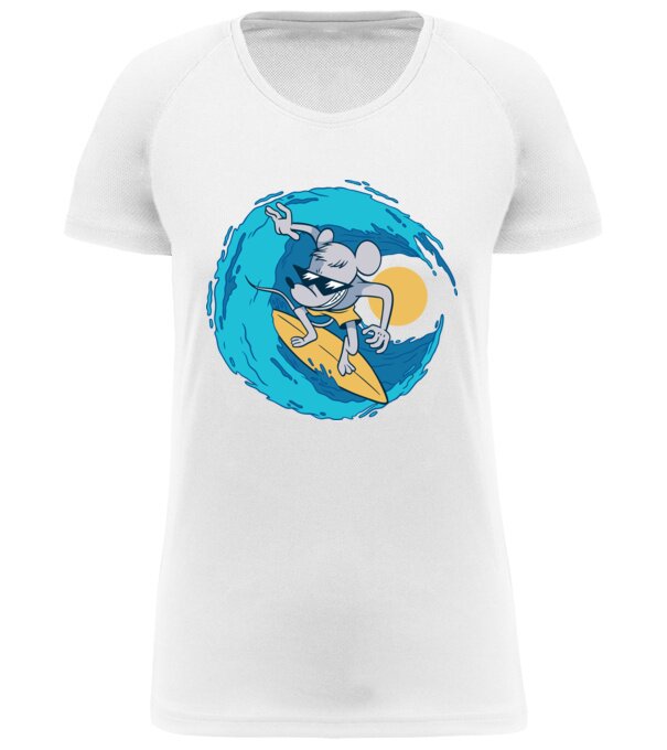  model  pe tricou