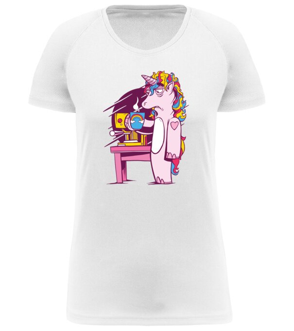  model  pe tricou