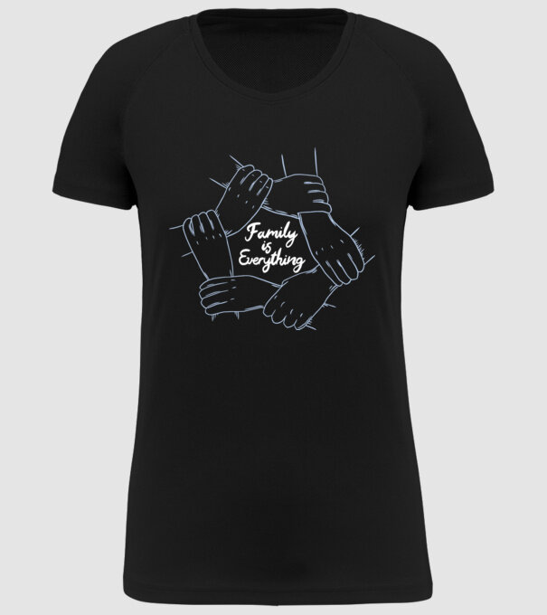 Familia este totul model negru pe tricou
