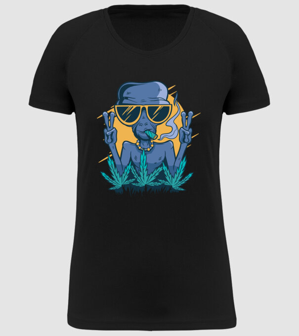 Alien drogat model negru pe tricou