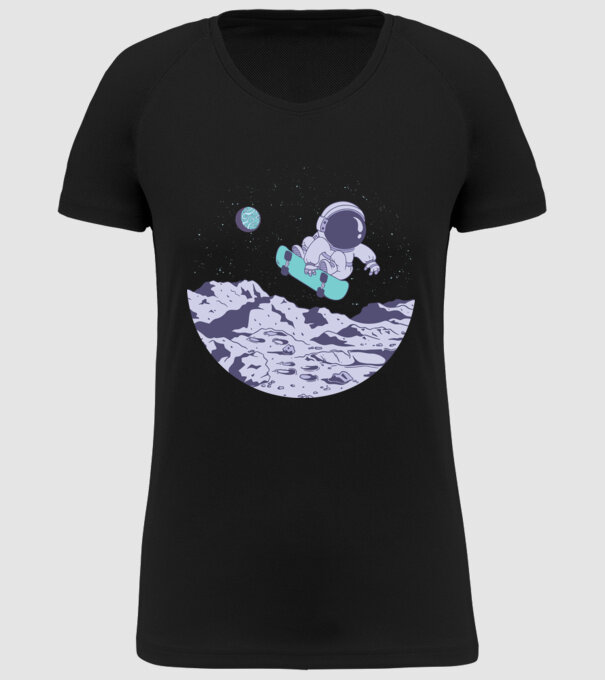 Astronaut Skateboarder model negru pe tricou