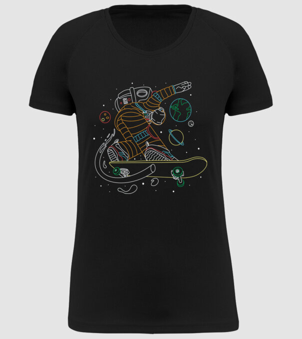 Astronaut Skateboarder model negru pe tricou