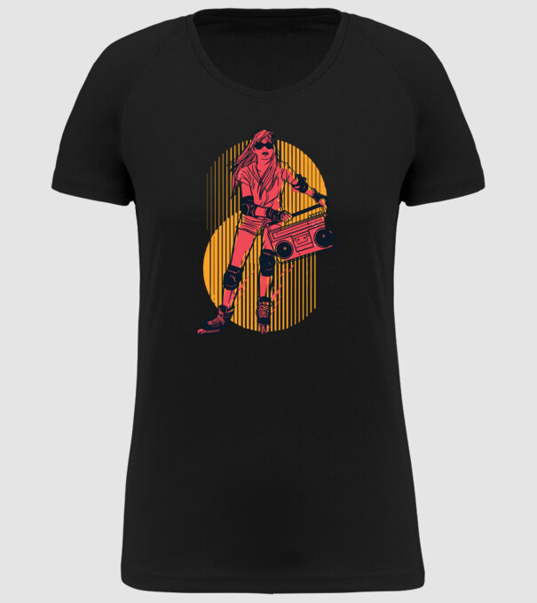Fată skate model negru pe tricou