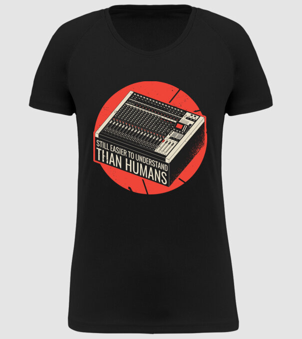 Pupitru de mixaj - Tot mai ușor de înțeles decât oamenii model negru pe tricou