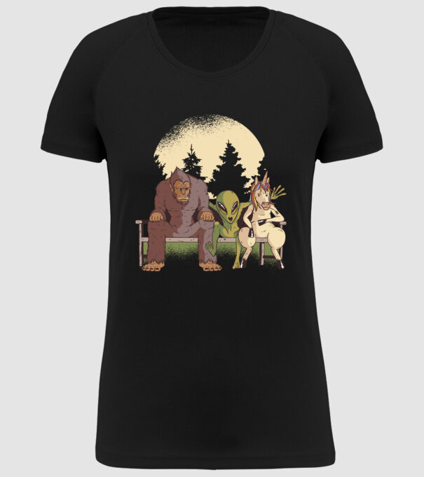 Creaturi mitice model negru pe tricou